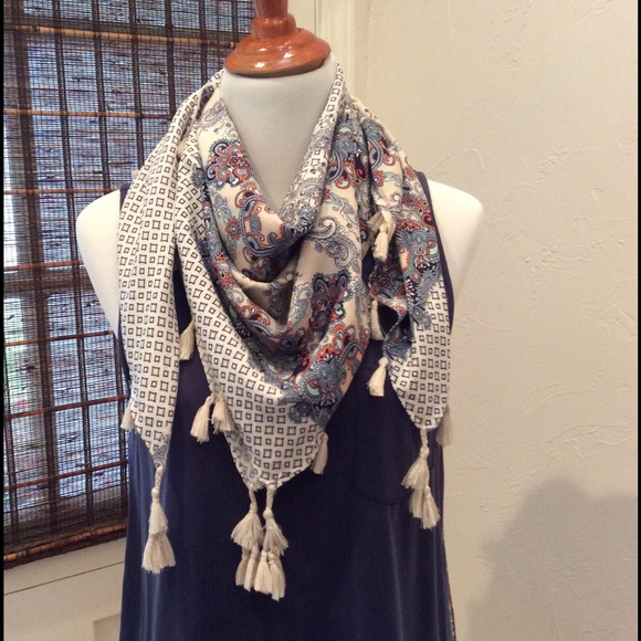 Square Scarf with Tassels 🆕