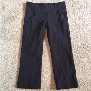 Black Lululemon crop leggings cutout in back NWOT