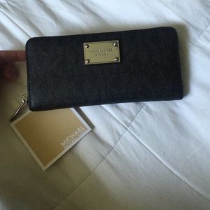 Michael kors wallet