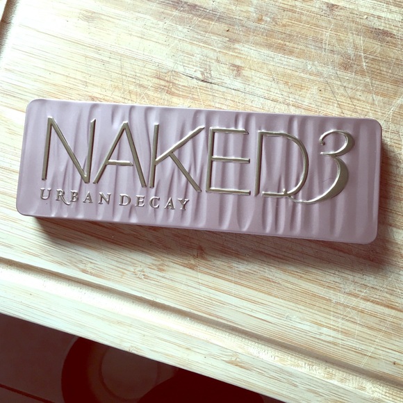 Naked 3 eye shadow pallet