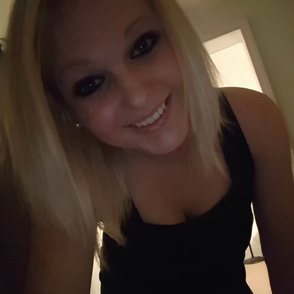 Meet your Posher, Amanda - Picture 1 of 1