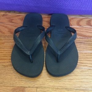 Black havaianas size 7/8