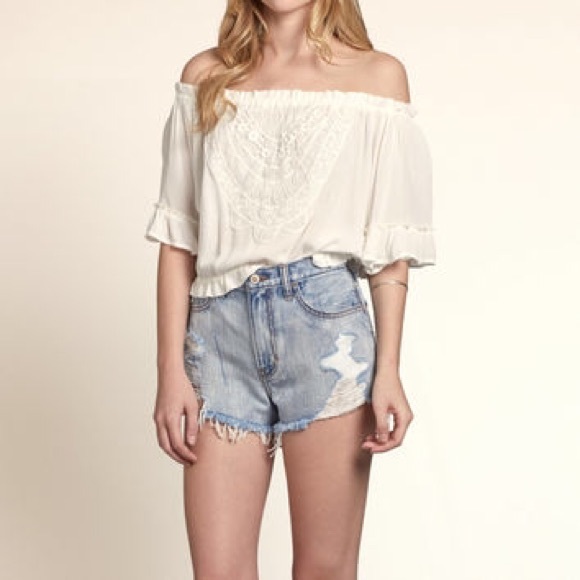 Hollister Tops - SALE! NWT Hollister Off-the-Shoulder Lace Crop Top