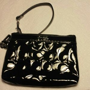 COACH BLACK PATENT LEATHER WRISTLET
