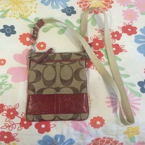 Great condition cross strap coach purse!
