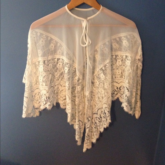 Gorgeous vintage sheer lace boho coverup OS