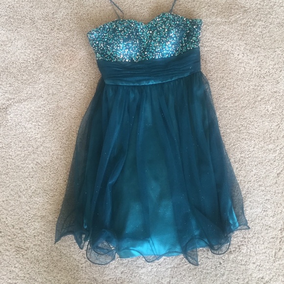 Morgan & Co. Green Formal Dress