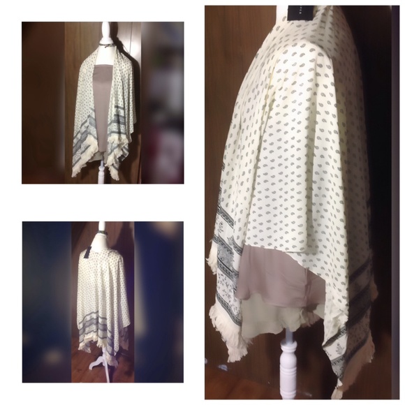 Last one Festival boho wrap with tassels NWT - Picture 2 of 3