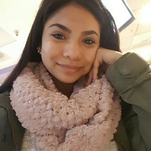 Meet your Posher, Valeria