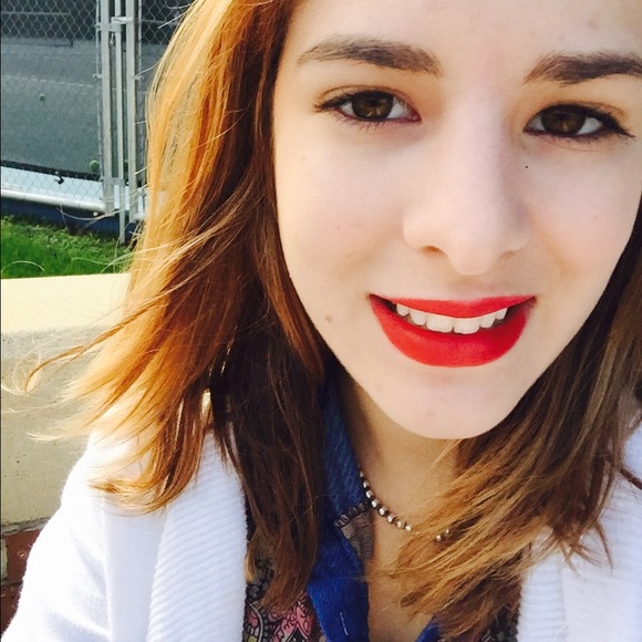 Meet your Posher, Stephanie - Picture 1 of 1
