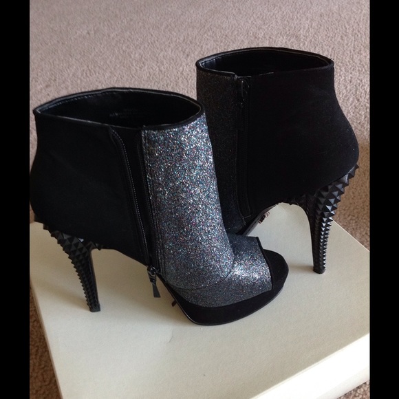Rachel Roy booties