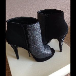 Rachel Roy booties