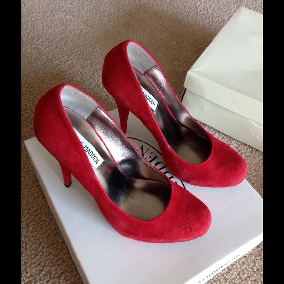 Steve Madden red pumps
