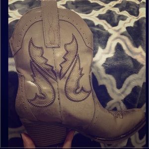 MIA cowboy boots metallic gold/bronze color