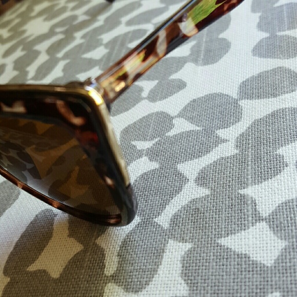LAST PAIR Gold Tortoise Shell Cat Eye Sunglasses - Picture 3 of 3