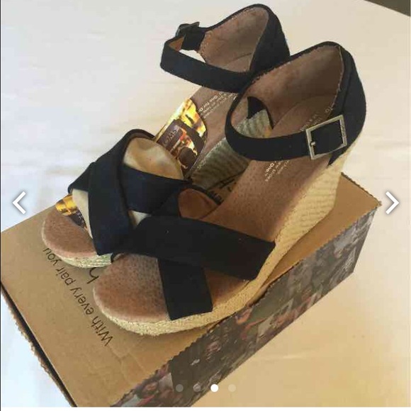 NWT TOMS wedges - Picture 2 of 3
