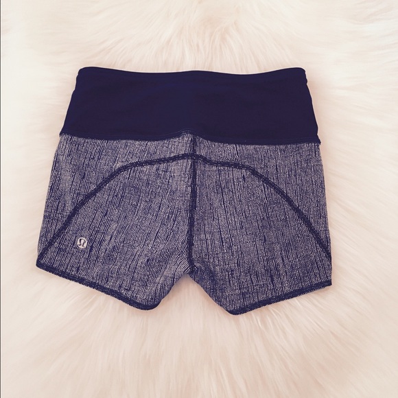 Lululemon Reversible Shorts - Picture 3 of 4