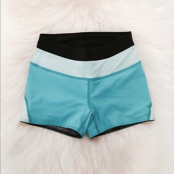 Lululemon Reversible Shorts - Picture 4 of 4