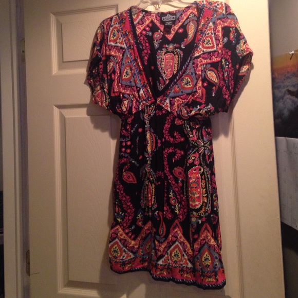 Deep v neck paisley print dress