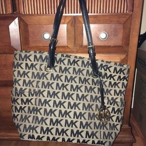 Michael Kors Jet Set Bag