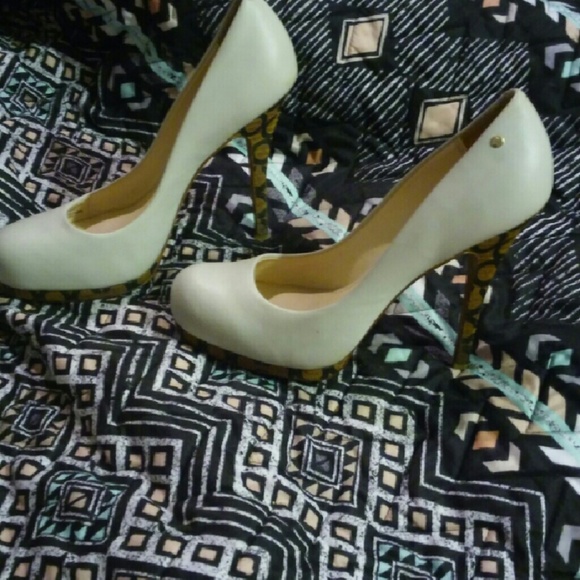 Coach pumps
