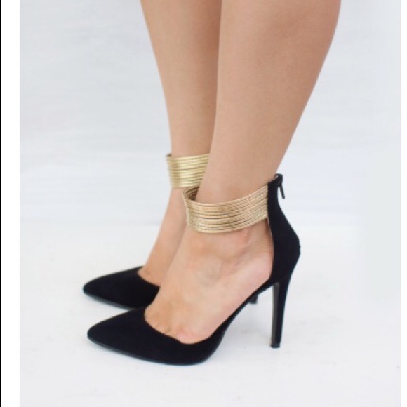 Black Heels with Gold Accent - Picture 4 of 4
