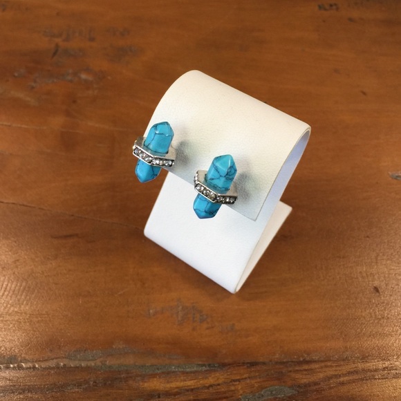 🆕 Statement Earrings - Picture 2 of 3