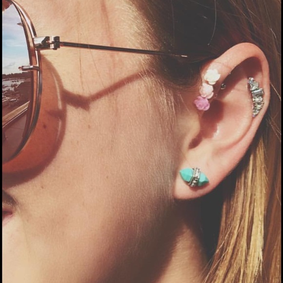 🆕 Statement Earrings - Picture 3 of 3