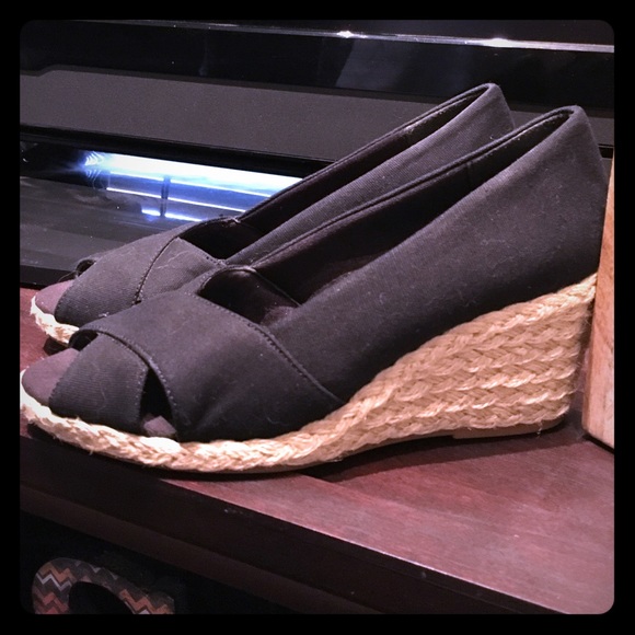Chaps size 7 black wedges