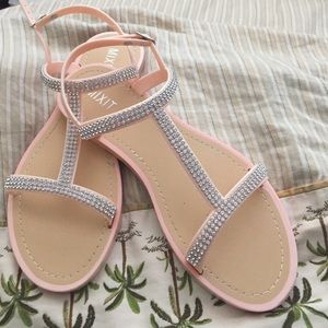 Cute, cute, cute blingy sandals!
