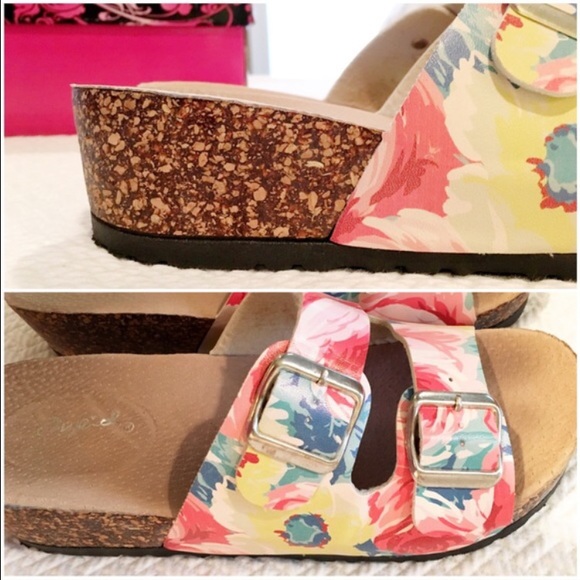 🌸🌼FLORAL SANDALS🌺🌷 - Picture 2 of 5