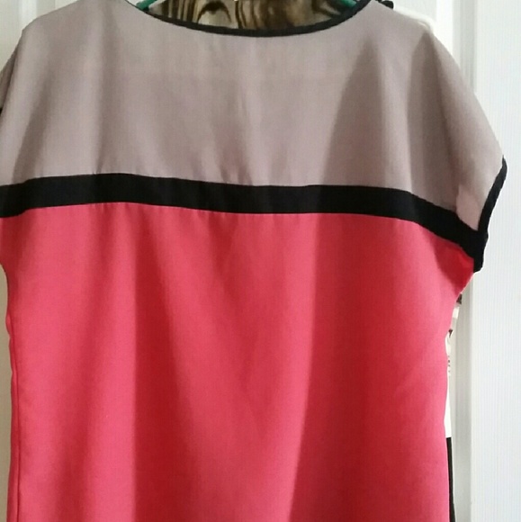 Large polyester blouse. - Picture 2 of 2