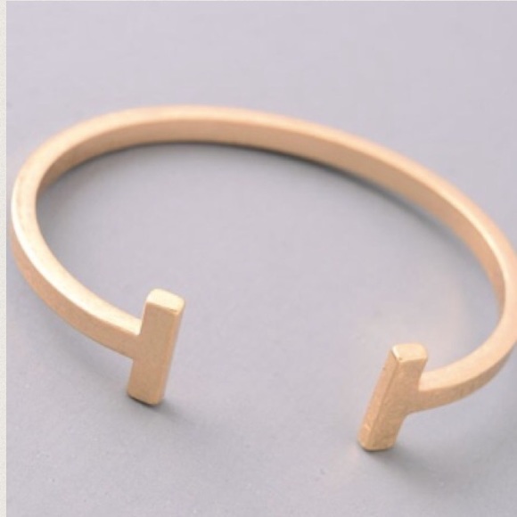 NWT || Matte Gold Bar Bangle Bracelet - Picture 4 of 4