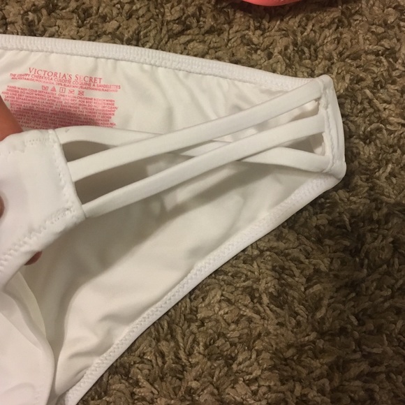 Coral top and white bottoms!! NEVER WORN - Picture 4 of 4