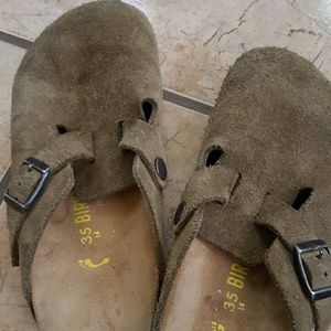 MUST DONATE SOON Birkenstock Tan Clogs Size 35.