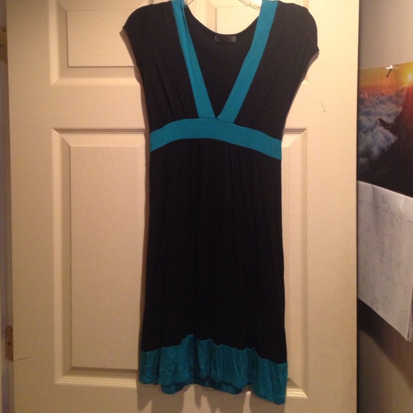 Black and blue cotton dress vneck