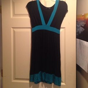 Black and blue cotton dress vneck