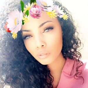 Meet your Posher, Alexia