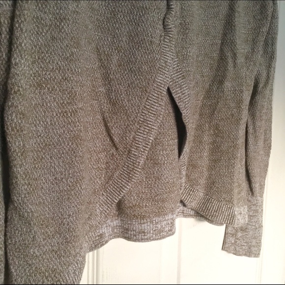 ✖️SOLD✖️ Banana Republic Cross-Back Sweater - Picture 3 of 3
