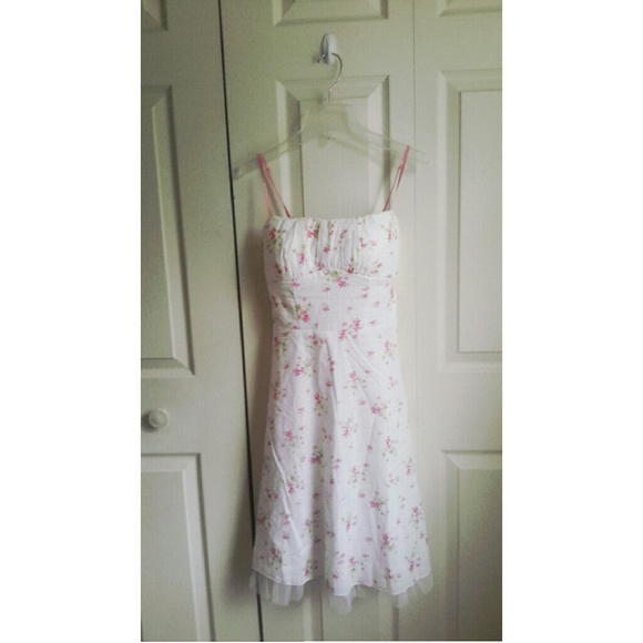 LOVELY floral dress with ruffle - Picture 1 of 4