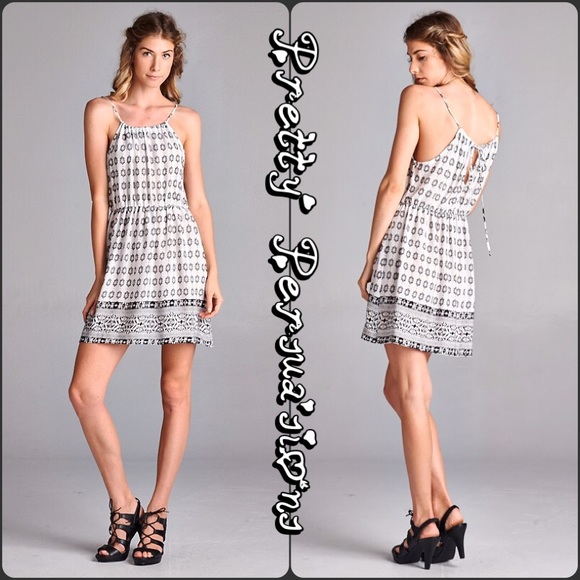 SOLD  🎉NWT Black & White Printed A-Line Dress - Picture 2 of 5