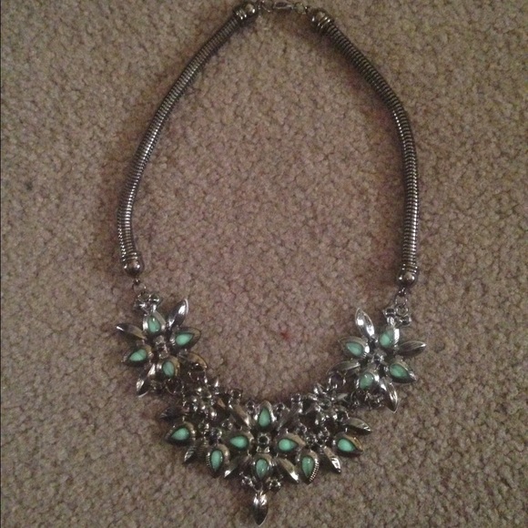 Blue floral beaded necklace - Picture 3 of 4