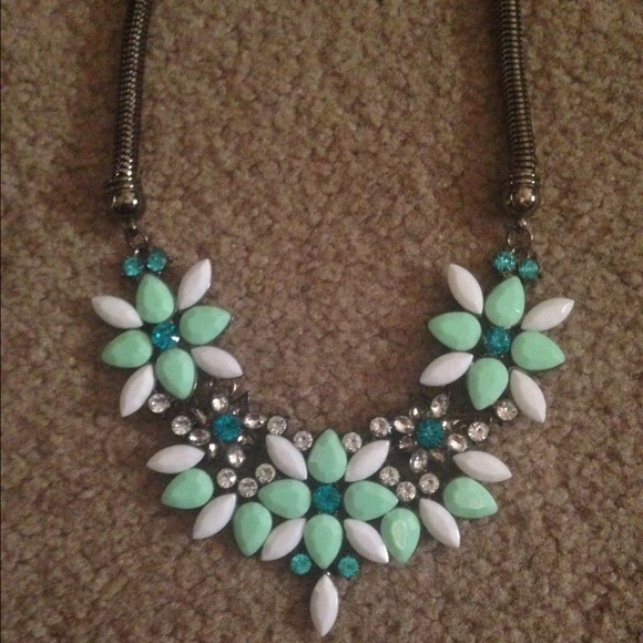 Blue floral beaded necklace - Picture 4 of 4
