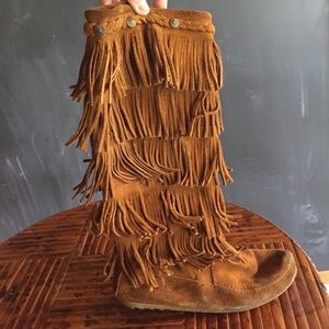Minnetonka 5 layer fringe boots