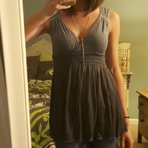 Sleeveless gray v-neck