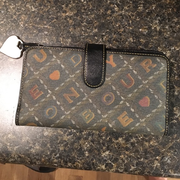 Dooney & Bourke wallet