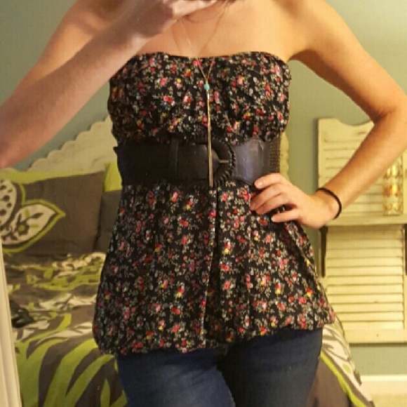 Flowered strapless top