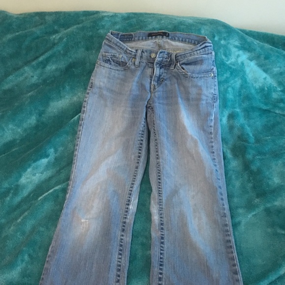 ❗️FINAL REDUCTION❗️Distressed Curvy Cut Jeans