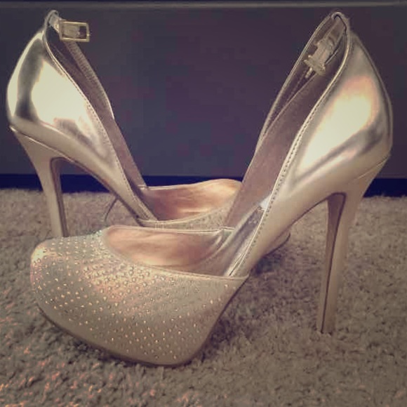 Steve Madden brand new heels 👑 final price!! - Picture 1 of 3