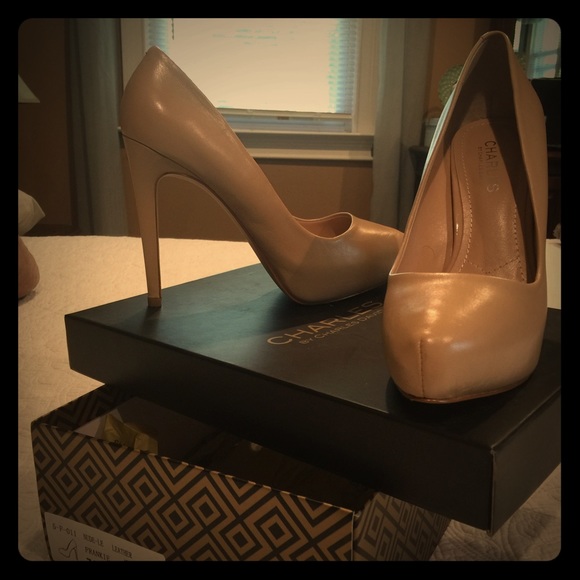 Size 7 leather shoes